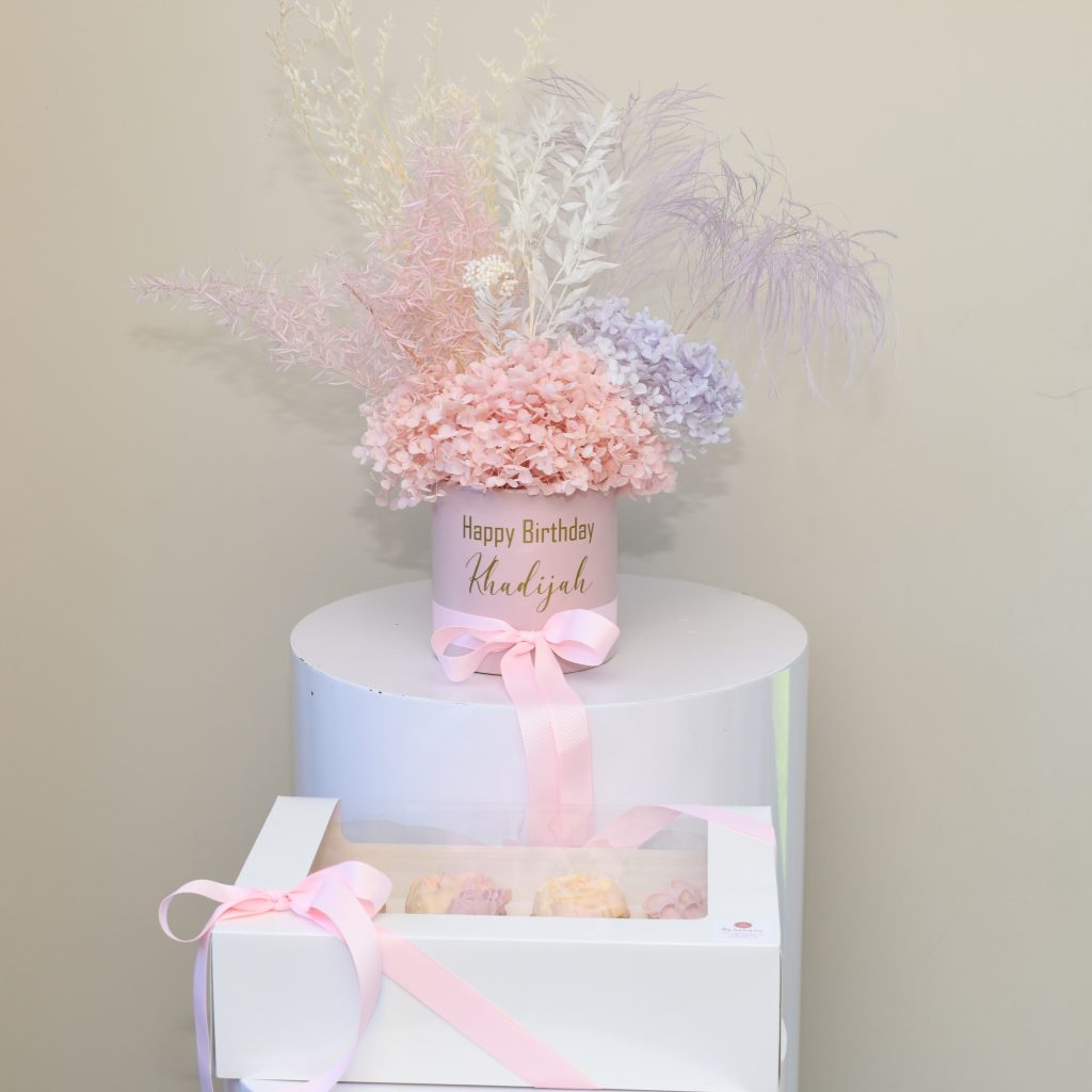 Dried Flowers & Cupcakes Gift Box